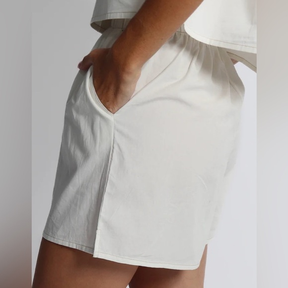 100% COTTON POPLIN SHORT - Picture 2 of 3